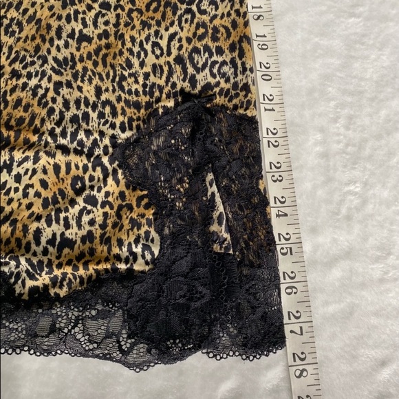 Victoria's Secret. Sexy Animal Print
Slip Dress. Size M - Picture 9 of 11